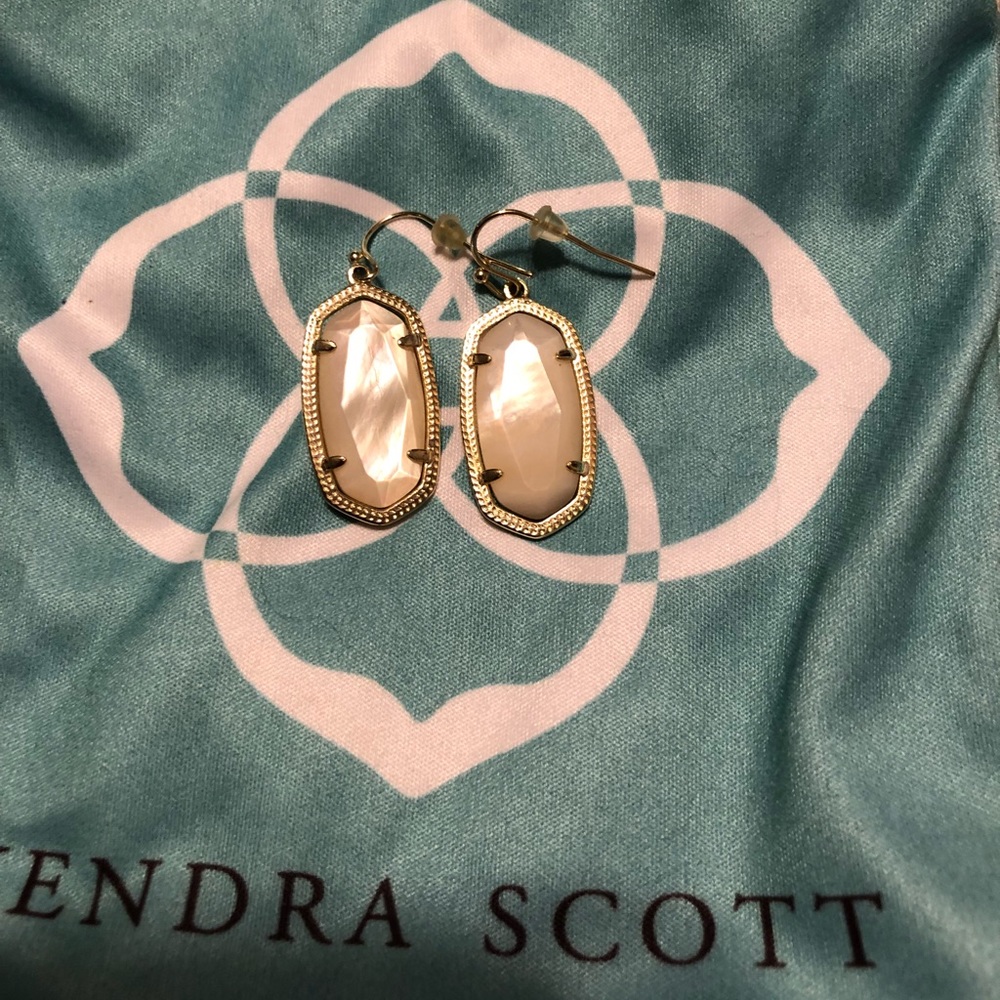 Kendra Scott Dani in ivory and gold!